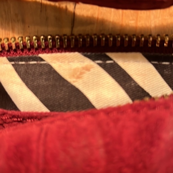 𝅺LINEA Pelle Collection Red Croc Embossed Suede Crossbody Bag - Picture 9 of 9